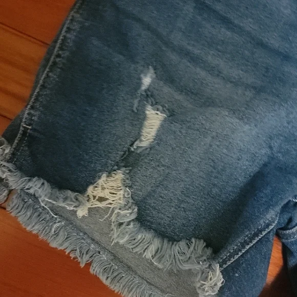 KanCan Frayed Hem Blue Jean Shorts - Picture 3 of 8